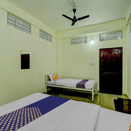 Spot On Rainbow Lodge Ґувахаті Екстер'єр фото