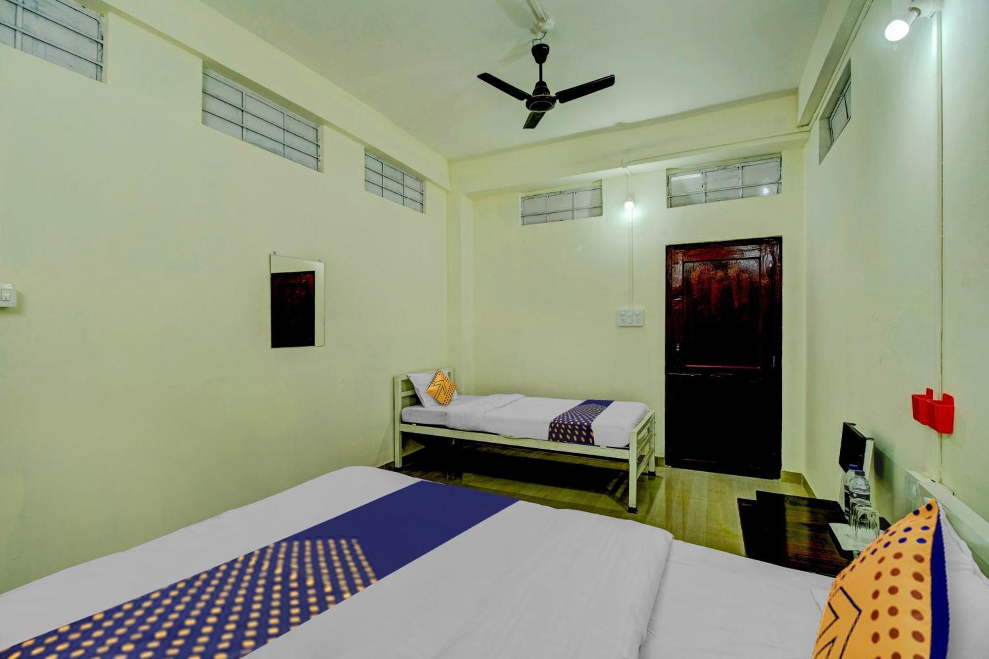 Spot On Rainbow Lodge Ґувахаті Екстер'єр фото