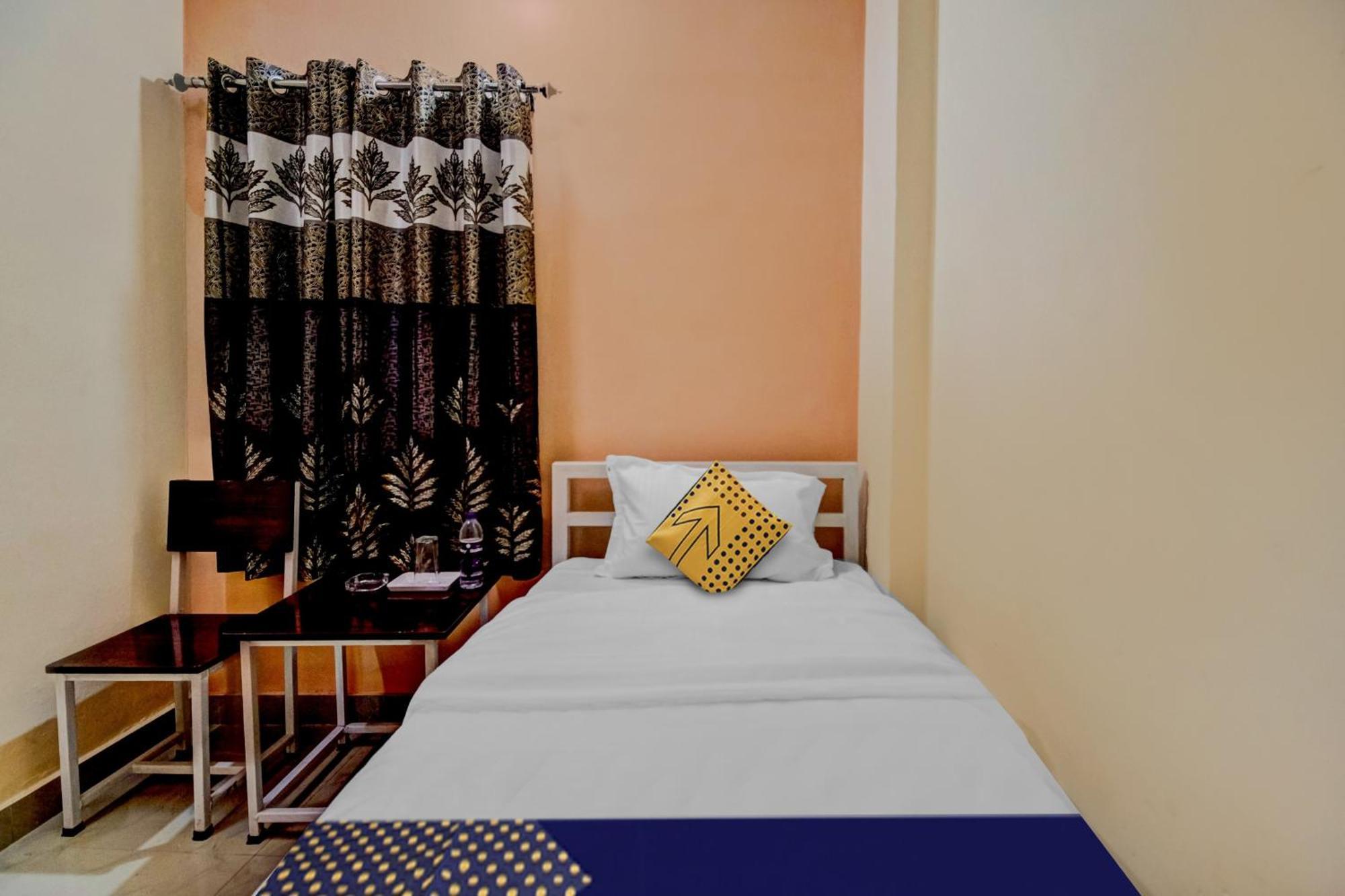Spot On Rainbow Lodge Ґувахаті Екстер'єр фото