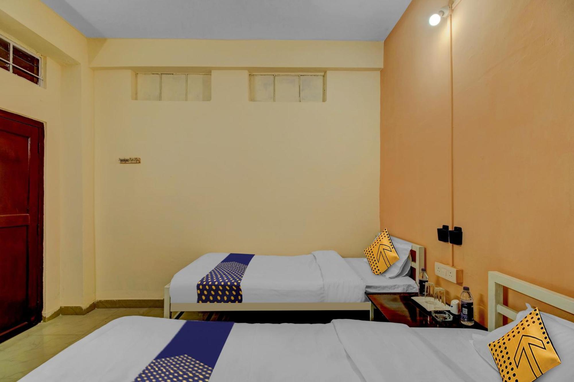 Spot On Rainbow Lodge Ґувахаті Екстер'єр фото